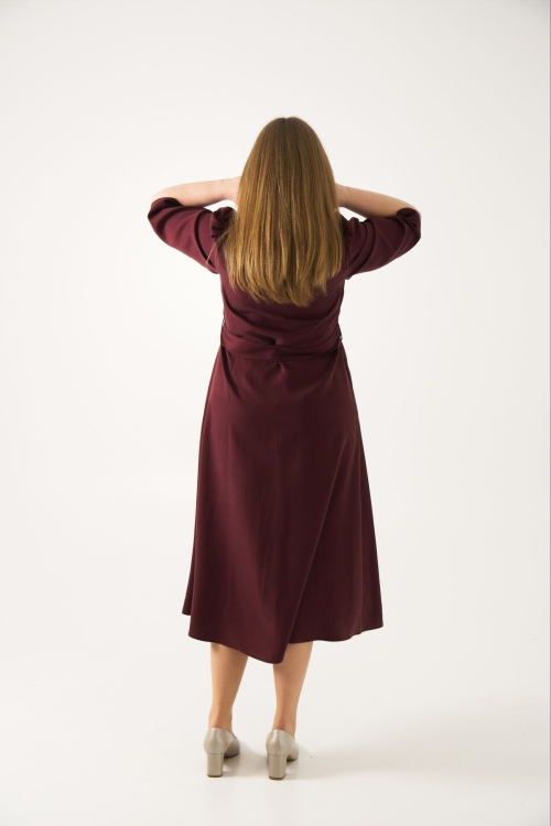 Elegancka sukienka bordowa midi